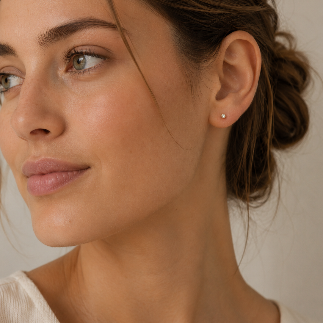 Piercing Labret Josie – Titane Doré & Zircon 2 mm