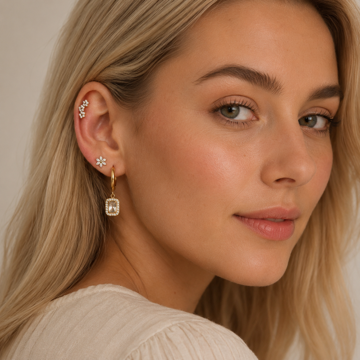 Piercing Labret Lily – Fleur 6 Pétales en Titane